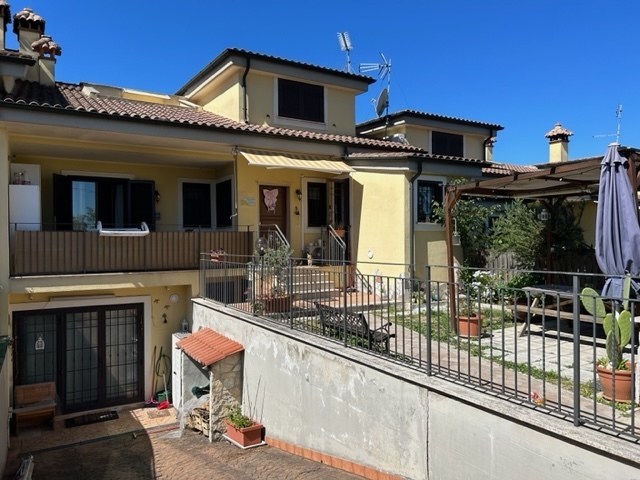 Villa a Schiera in Vendita a Guidonia Montecelio