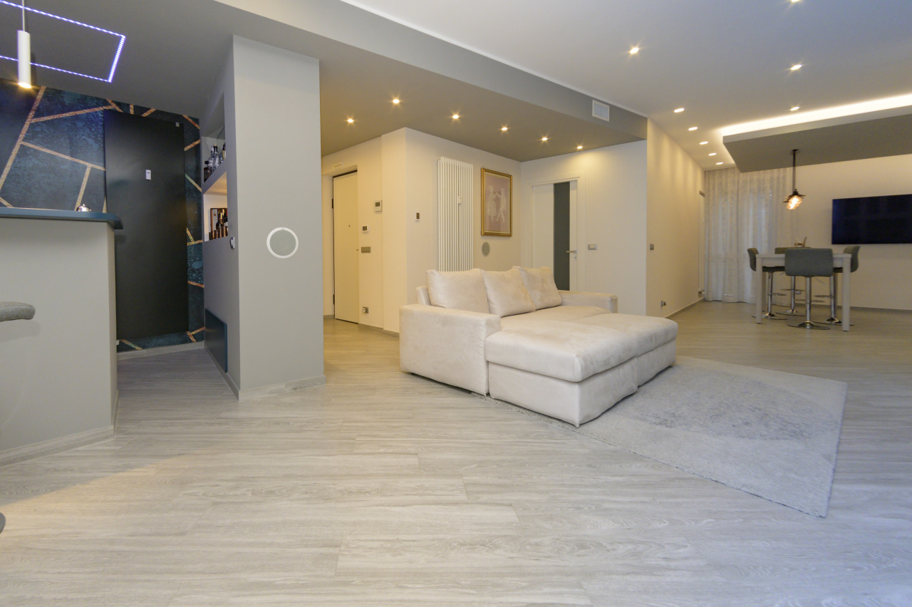 Appartamento in vendita a Venaria Reale, 4 locali, prezzo € 250.000 | PortaleAgenzieImmobiliari.it
