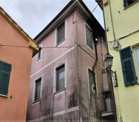 Appartamento in vendita a Beverino, 6 locali, prezzo € 42.000 | PortaleAgenzieImmobiliari.it