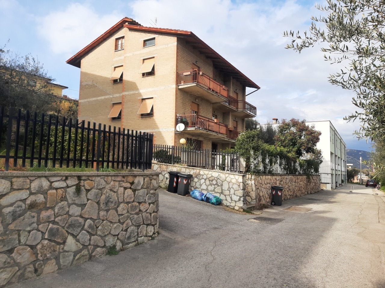 Appartamento in vendita a Corciano, 7 locali, prezzo € 129.000 | PortaleAgenzieImmobiliari.it
