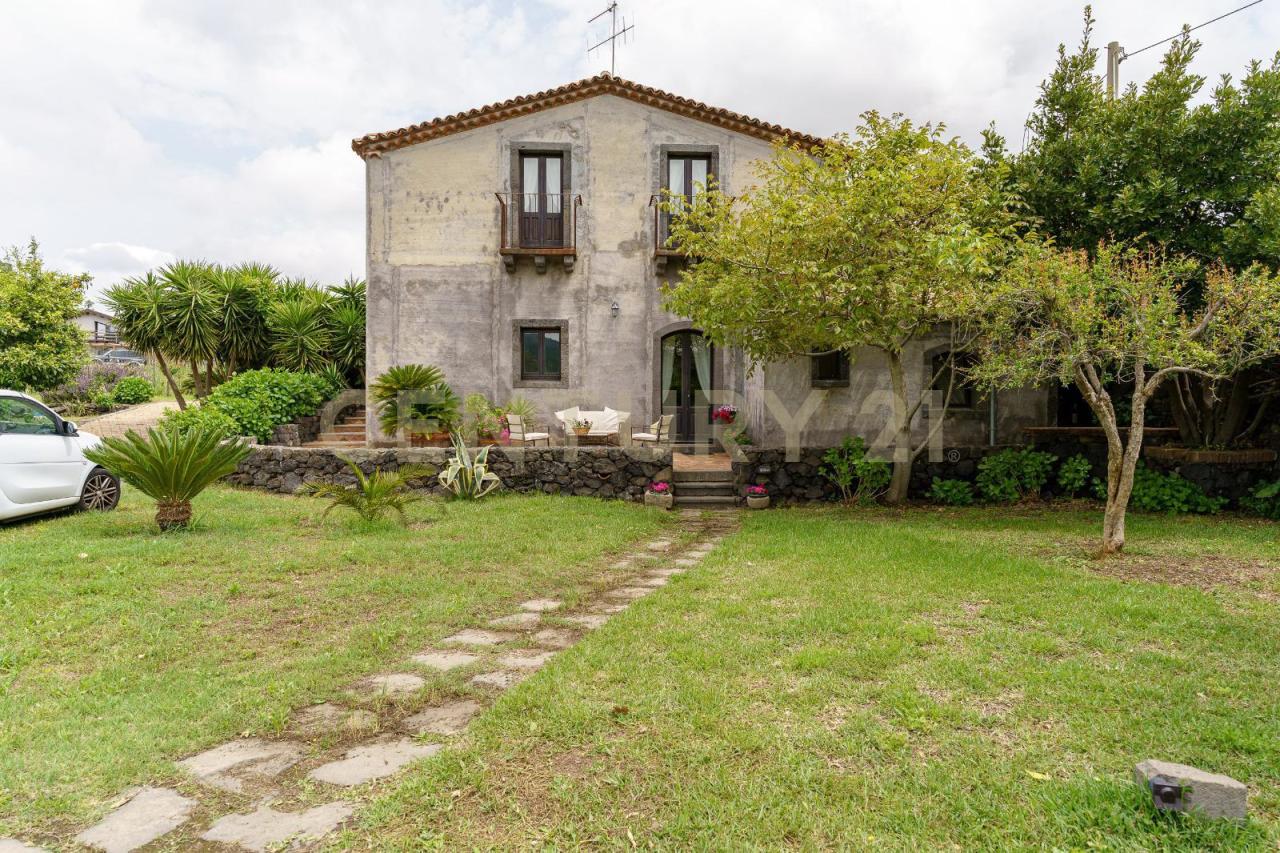 Villa in vendita a Piedimonte Etneo, 9 locali, prezzo € 515.000 | PortaleAgenzieImmobiliari.it