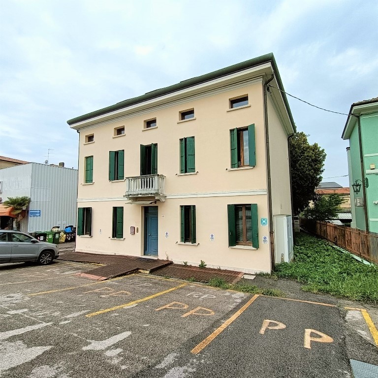 Ufficio / Studio in affitto a Rovigo, 15 locali, prezzo € 1.650 | PortaleAgenzieImmobiliari.it