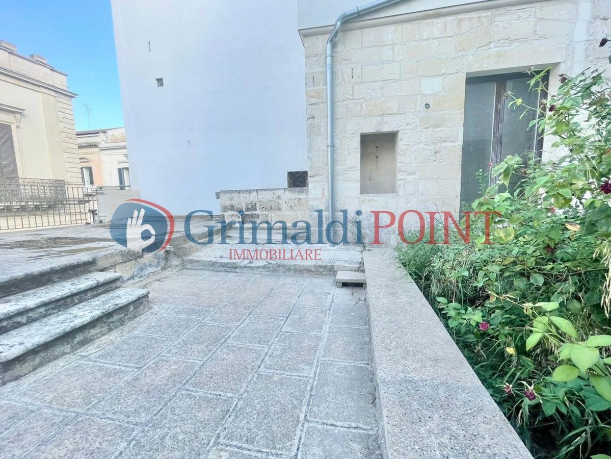 Appartamento in vendita a Lecce, 9 locali, prezzo € 620.000 | PortaleAgenzieImmobiliari.it
