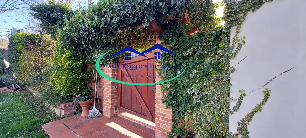 Villa a Schiera in vendita a Livorno, 7 locali, prezzo € 350.000 | PortaleAgenzieImmobiliari.it