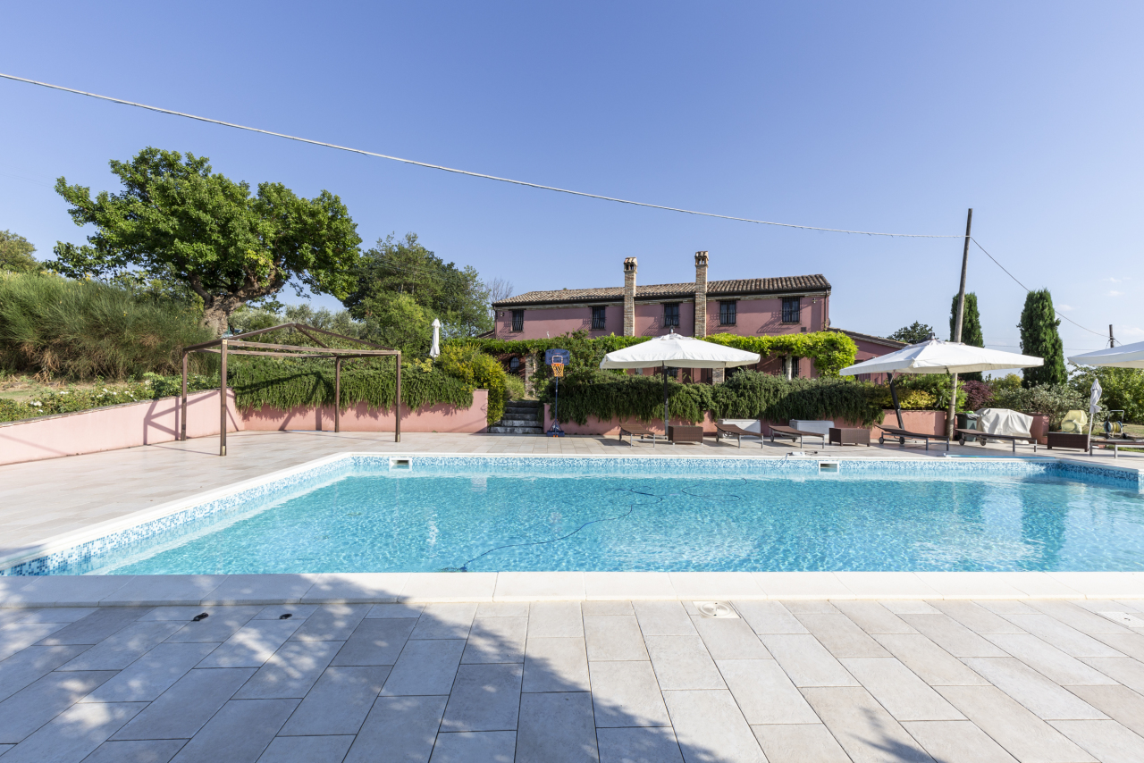 Villa in vendita a Senigallia, 15 locali, prezzo € 1.050.000 | PortaleAgenzieImmobiliari.it