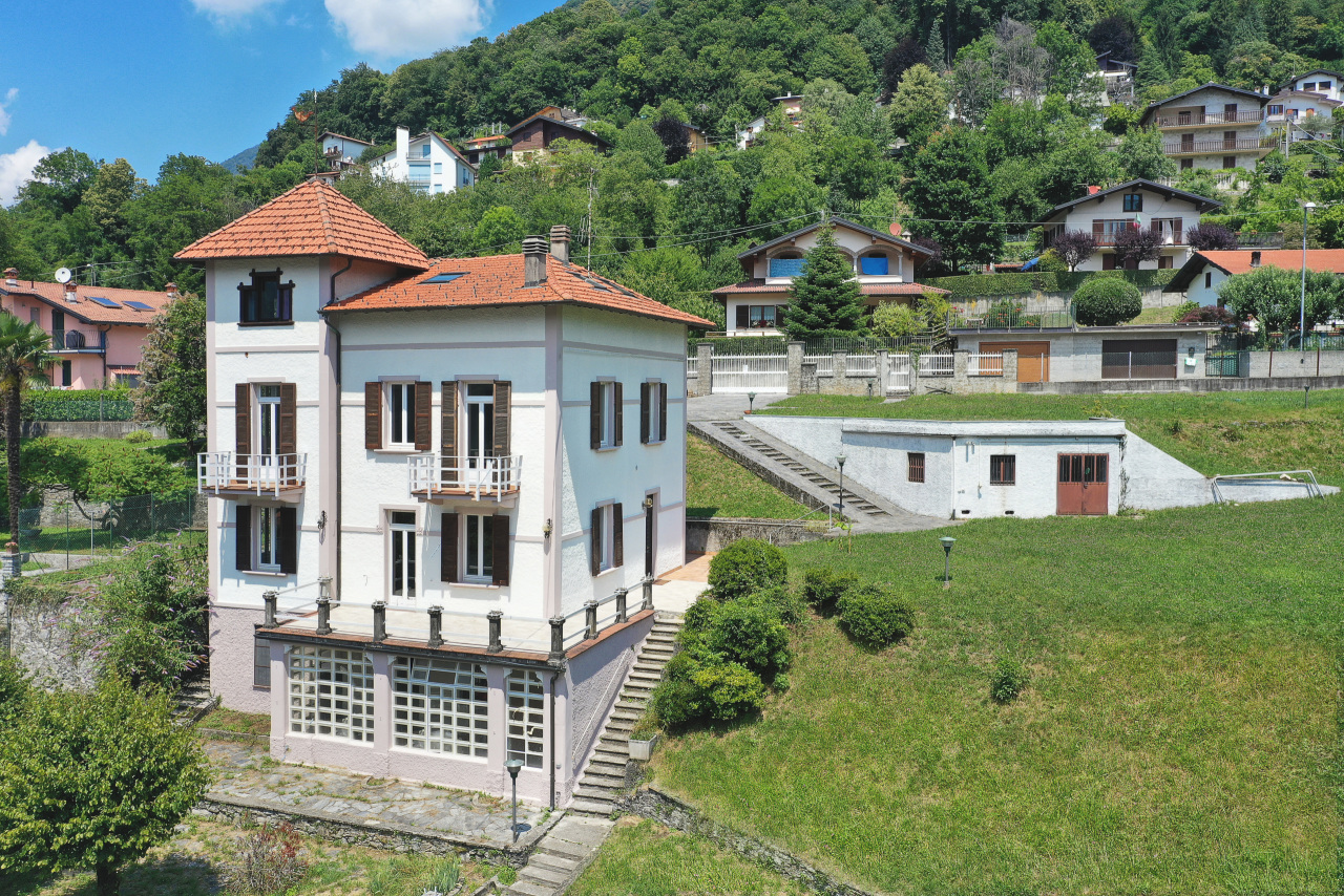 Villa in vendita a Dizzasco, 11 locali, prezzo € 950.000 | PortaleAgenzieImmobiliari.it
