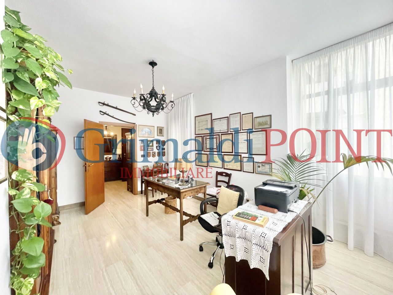 Appartamento in vendita a Lecce, 9 locali, prezzo € 320.000 | PortaleAgenzieImmobiliari.it