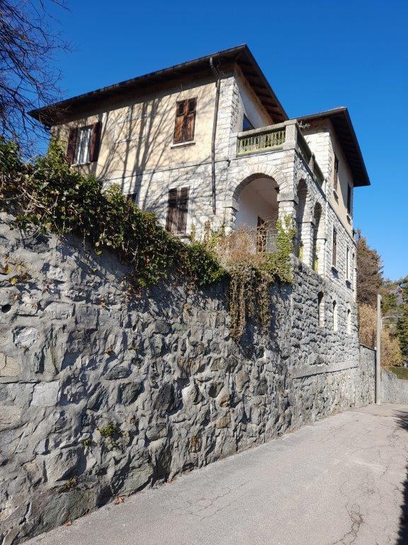 Villa in vendita a Caglio, 10 locali, prezzo € 270.000 | PortaleAgenzieImmobiliari.it