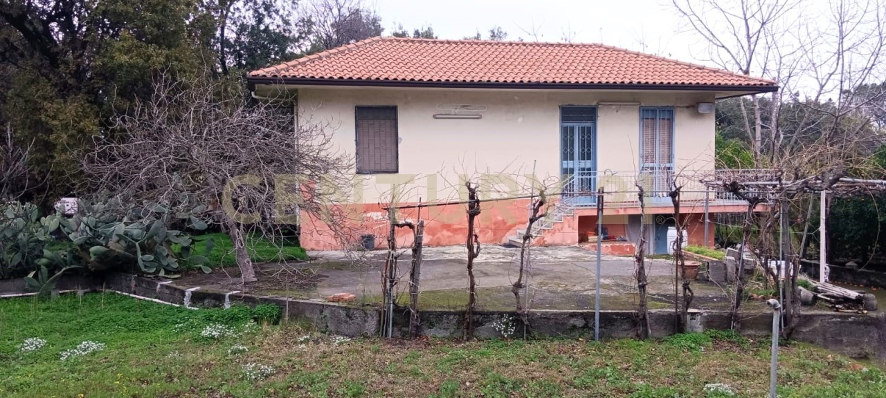 Villa in Vendita a Zafferana Etnea