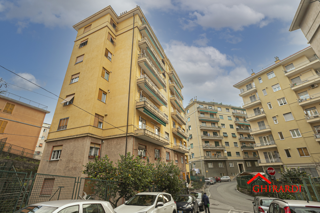 Appartamento in affitto a Genova, 8 locali, prezzo € 800 | PortaleAgenzieImmobiliari.it