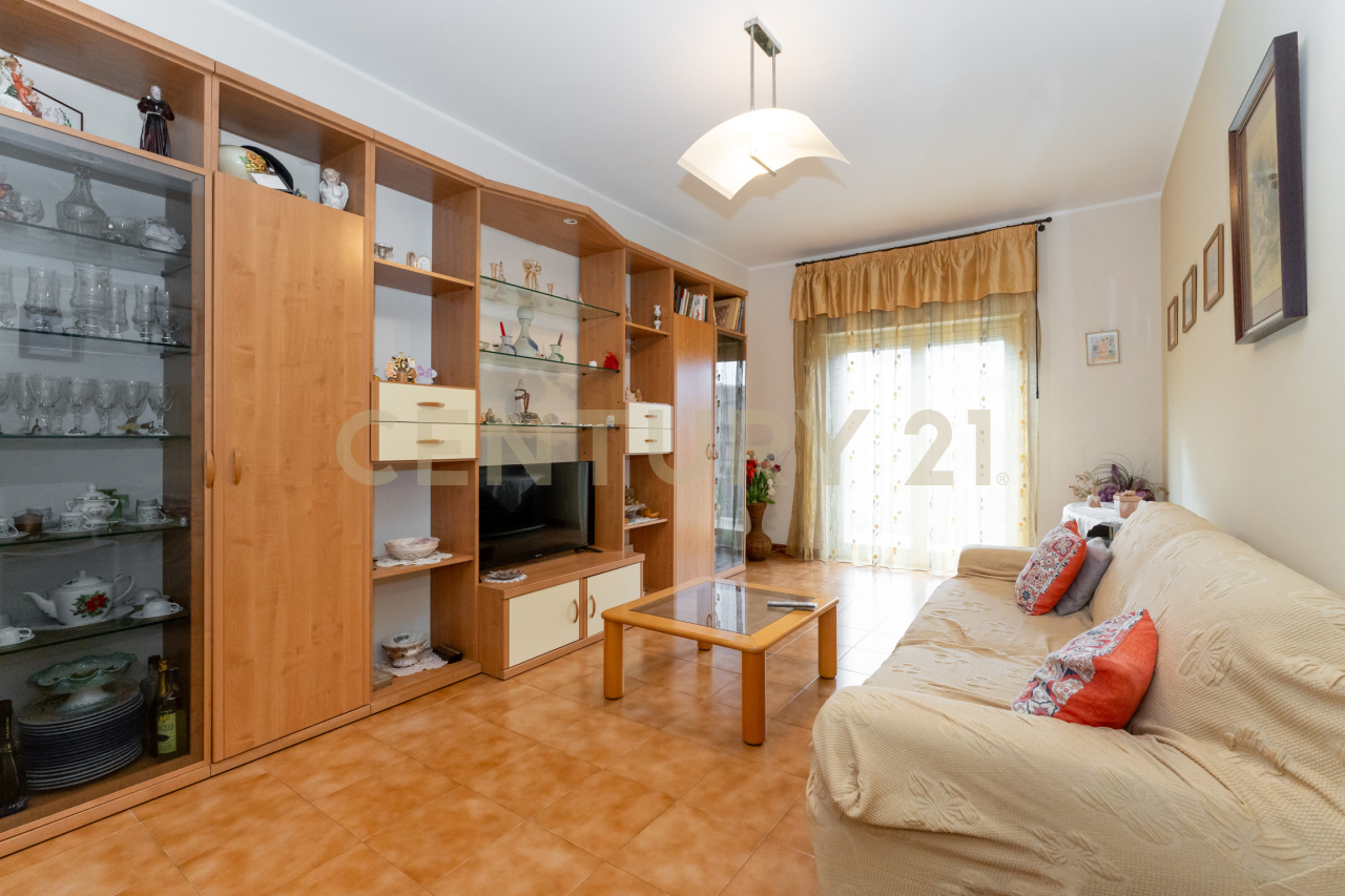 Appartamento in vendita a Gravina di Catania, 4 locali, prezzo € 80.000 | PortaleAgenzieImmobiliari.it