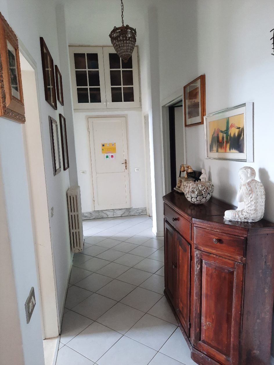 Appartamento in vendita a Pietrasanta, 5 locali, prezzo € 210.000 | PortaleAgenzieImmobiliari.it