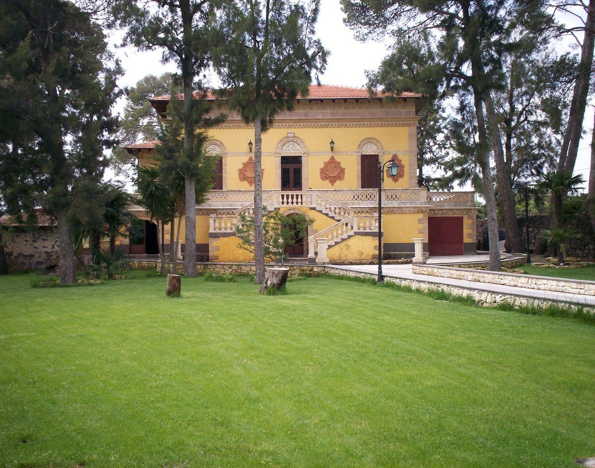 Villa in vendita a Francofonte, 16 locali, Trattative riservate | CambioCasa.it
