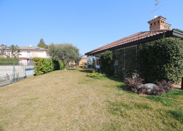 Villa in vendita a Cantù, 6 locali, prezzo € 950.000 | PortaleAgenzieImmobiliari.it