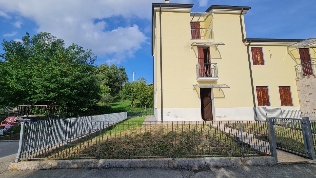Villa a Schiera in vendita a Nogarole Vicentino, 4 locali, prezzo € 75.000 | PortaleAgenzieImmobiliari.it