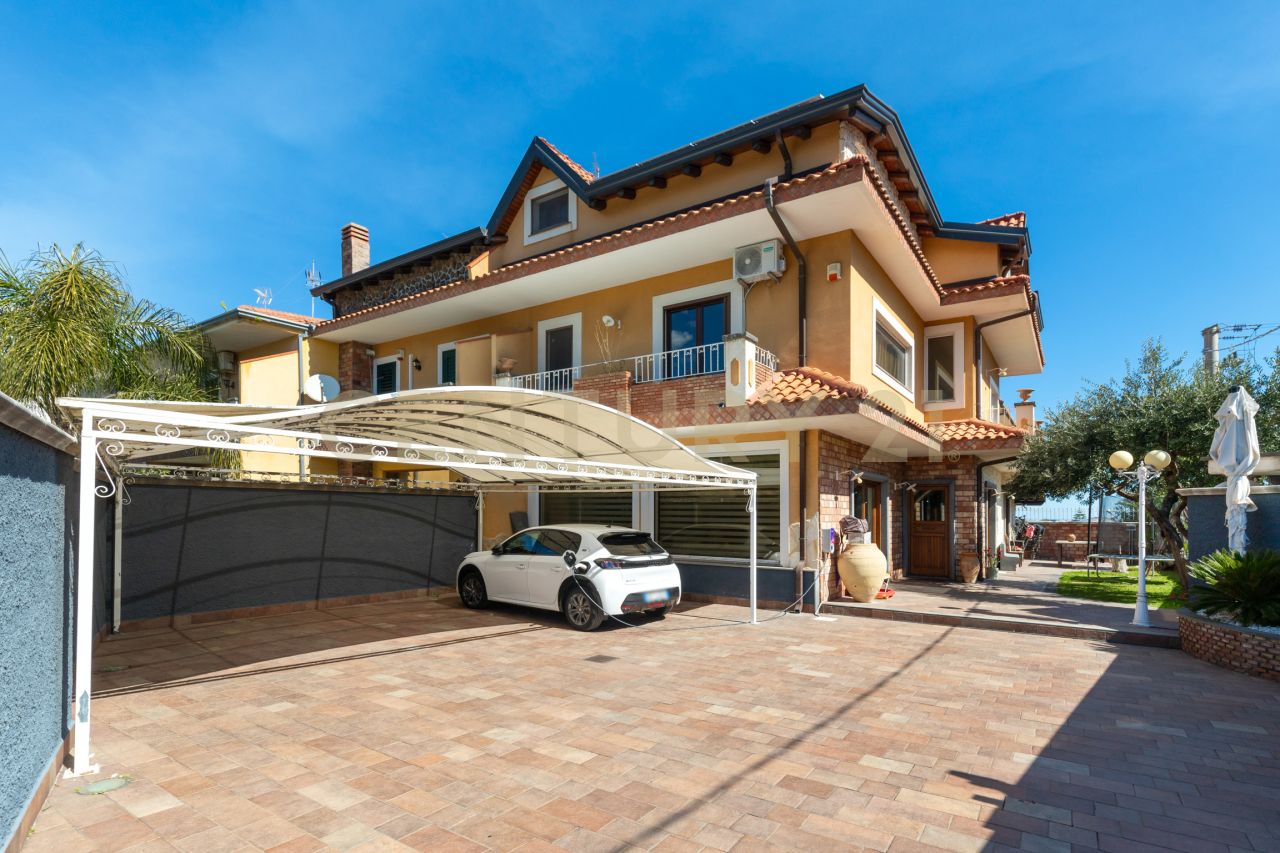 Villa in vendita a San Giovanni la Punta, 11 locali, prezzo € 367.000 | PortaleAgenzieImmobiliari.it