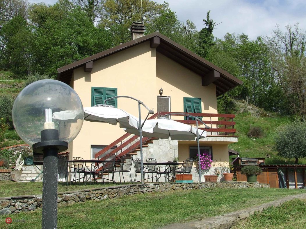 Villa in vendita a Castiglione Chiavarese, 2 locali, prezzo € 300.000 | CambioCasa.it