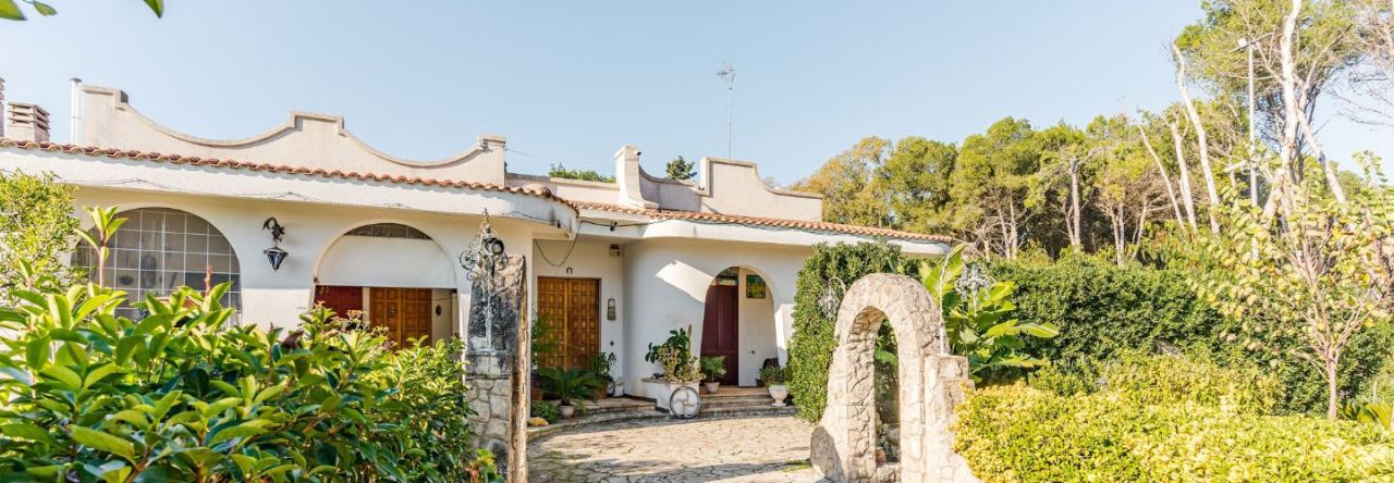 Villa in vendita a Maglie, 13 locali, prezzo € 420.000 | PortaleAgenzieImmobiliari.it
