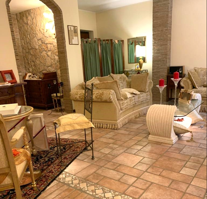 Villa a Schiera in vendita a Anagni, 8 locali, prezzo € 350.000 | PortaleAgenzieImmobiliari.it
