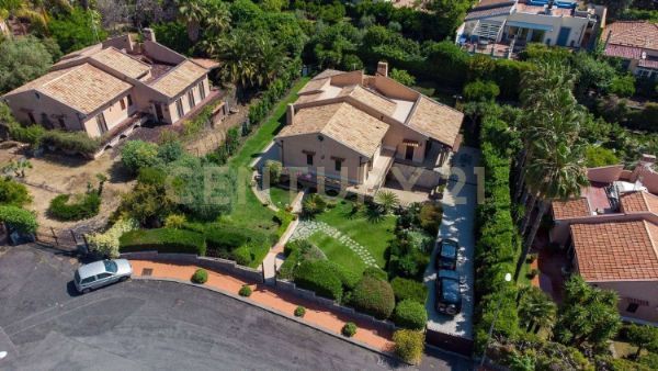 Villa in vendita a Viagrande, 8 locali, prezzo € 590.000 | PortaleAgenzieImmobiliari.it