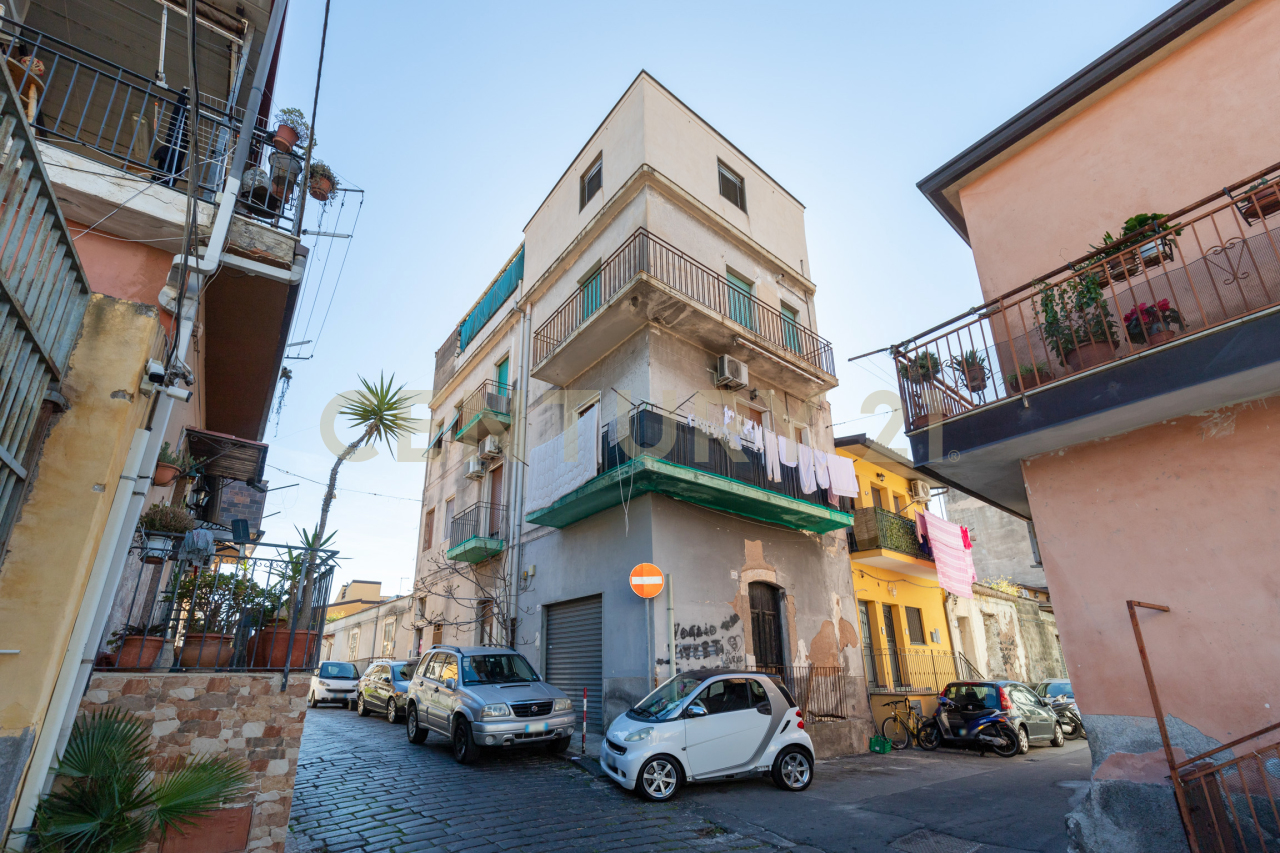 Appartamento in vendita a Catania, 4 locali, prezzo € 65.000 | PortaleAgenzieImmobiliari.it