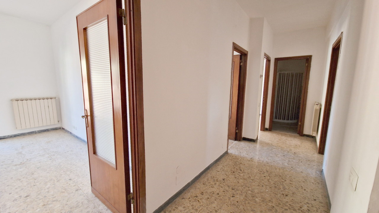 Appartamento in vendita a Sarzana, 4 locali, prezzo € 159.000 | PortaleAgenzieImmobiliari.it
