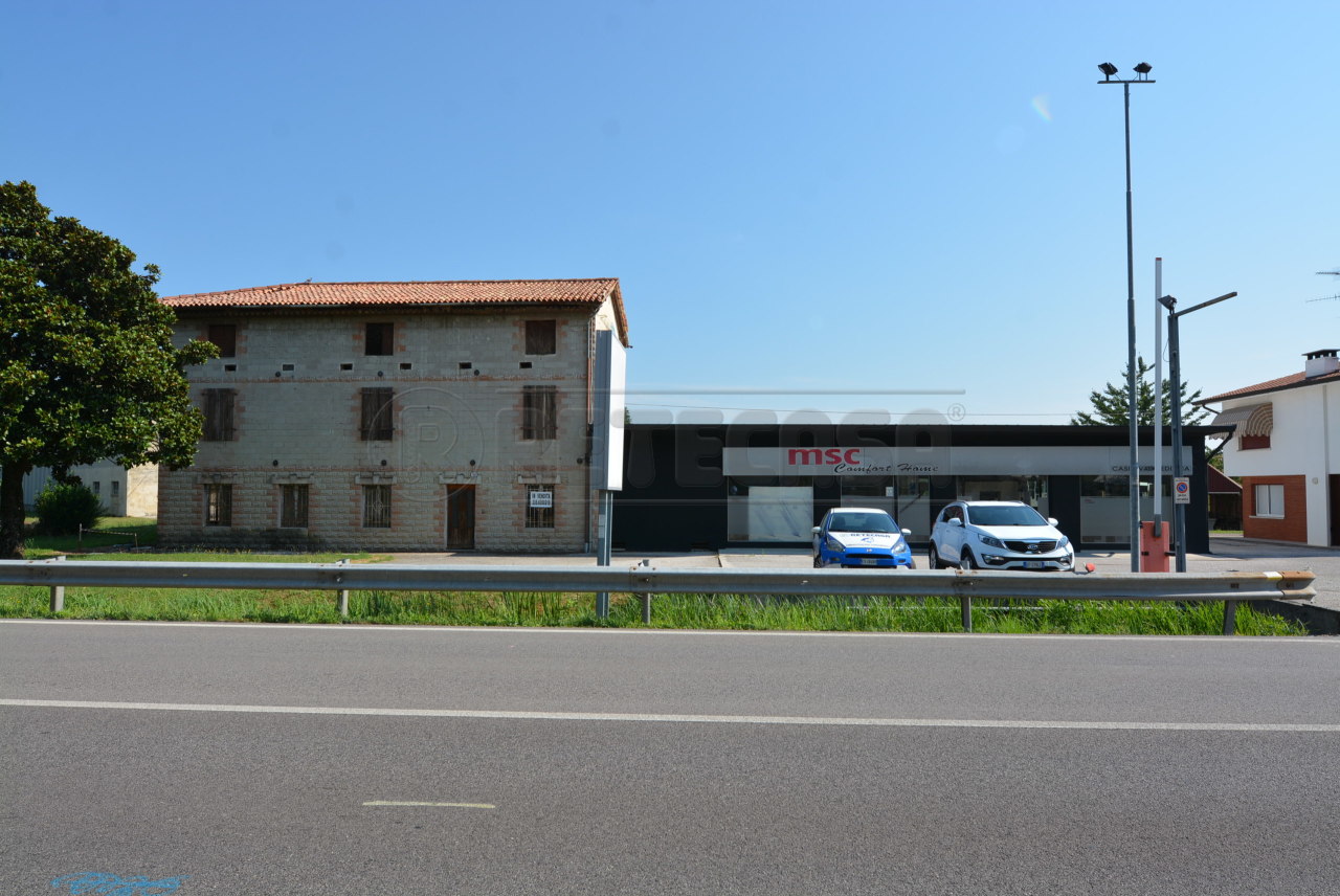 Negozio / Locale in vendita a Palmanova, 11 locali, prezzo € 790.000 | CambioCasa.it