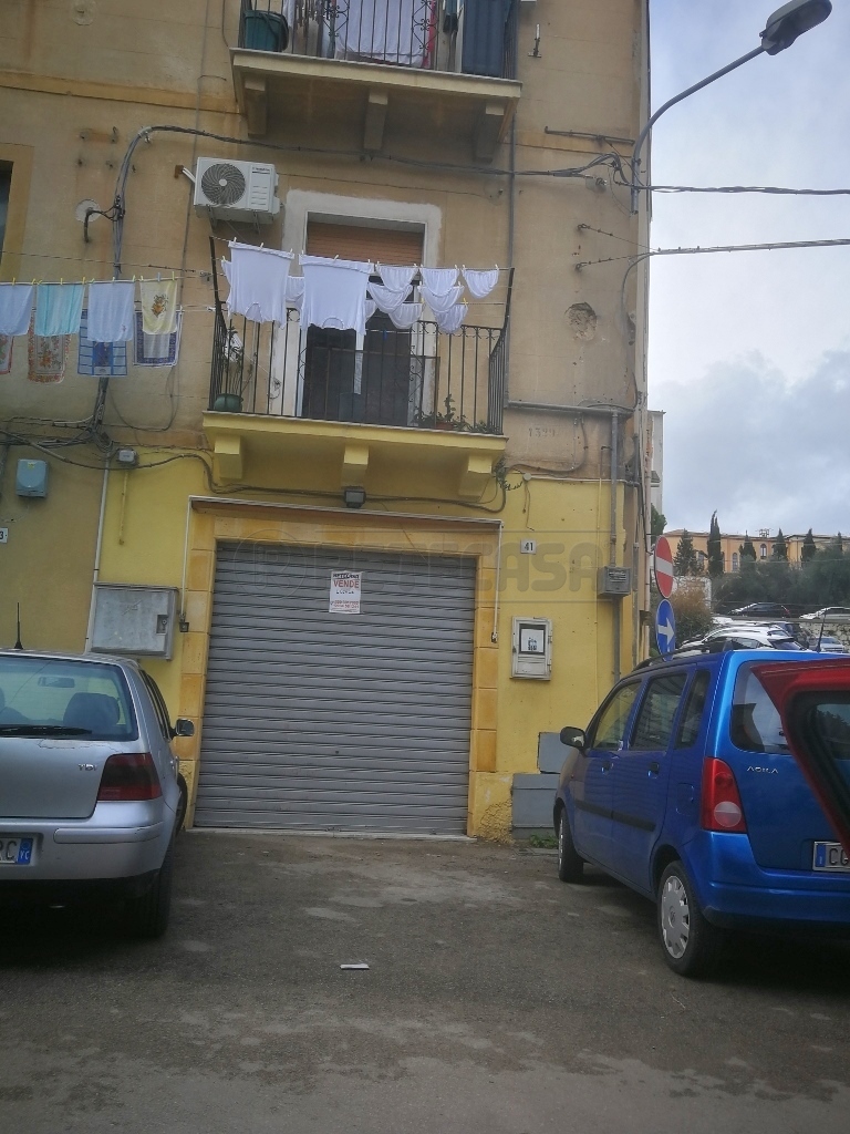 Negozio / Locale in vendita a Caltanissetta, 4 locali, prezzo € 450 | PortaleAgenzieImmobiliari.it