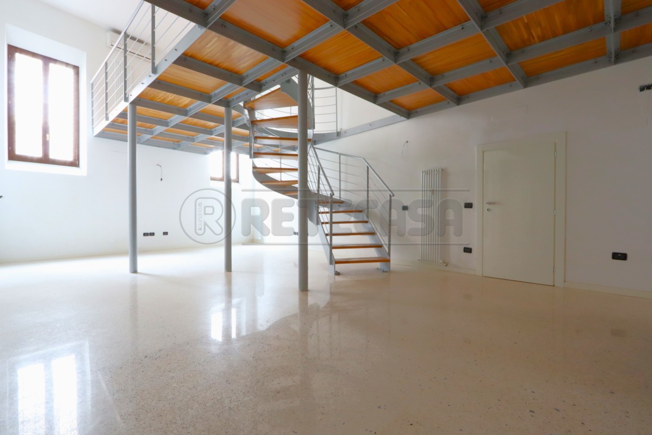Loft / Openspace in vendita a Vicenza, 4 locali, prezzo € 230.000 | PortaleAgenzieImmobiliari.it