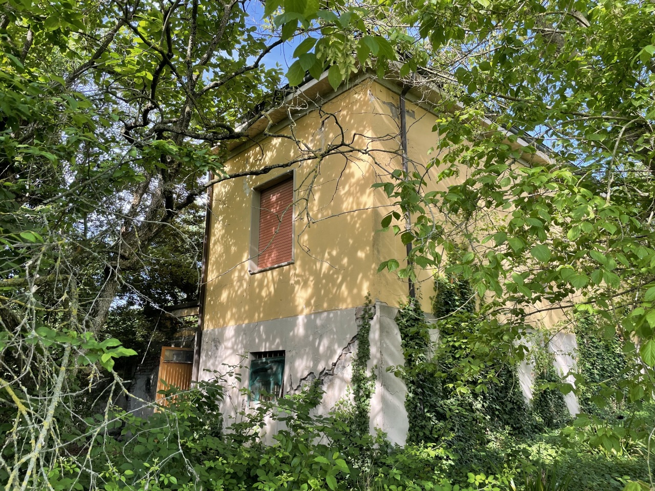 Rustico / Casale in vendita a Traversetolo, 10 locali, prezzo € 150.000 | PortaleAgenzieImmobiliari.it