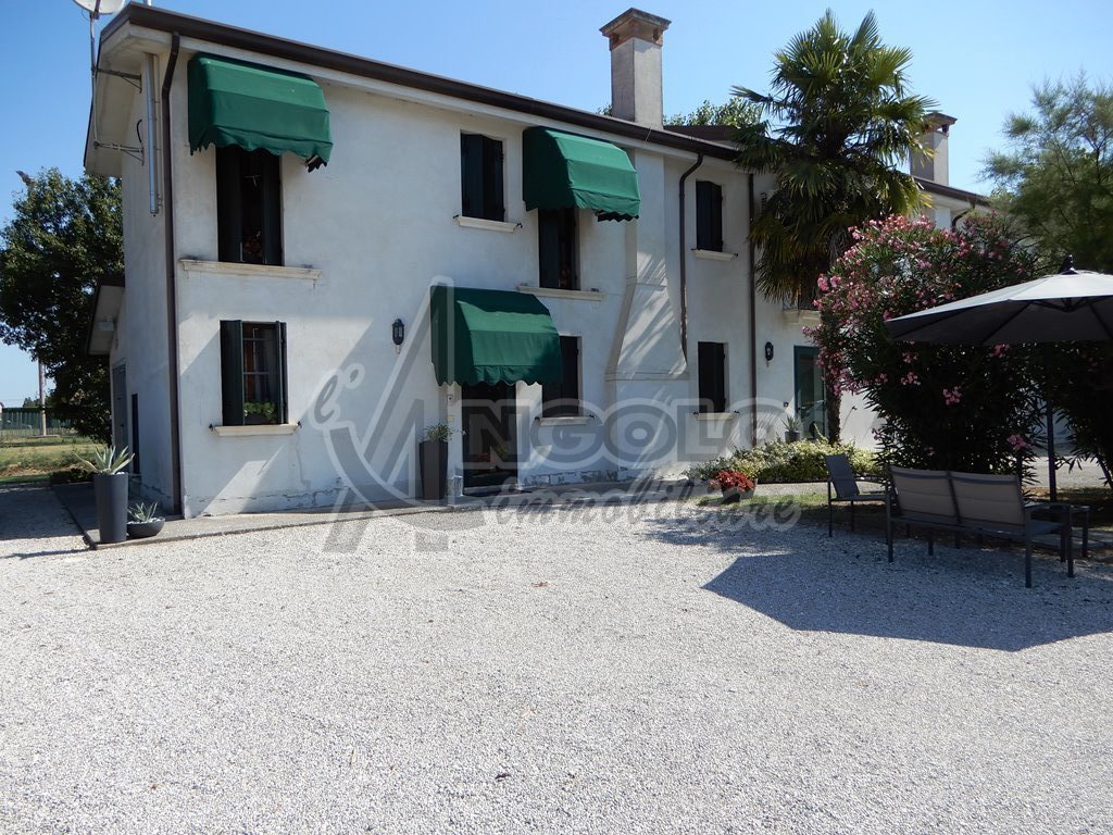 Rustico / Casale in vendita a Gavello, 13 locali, prezzo € 270.000 | PortaleAgenzieImmobiliari.it