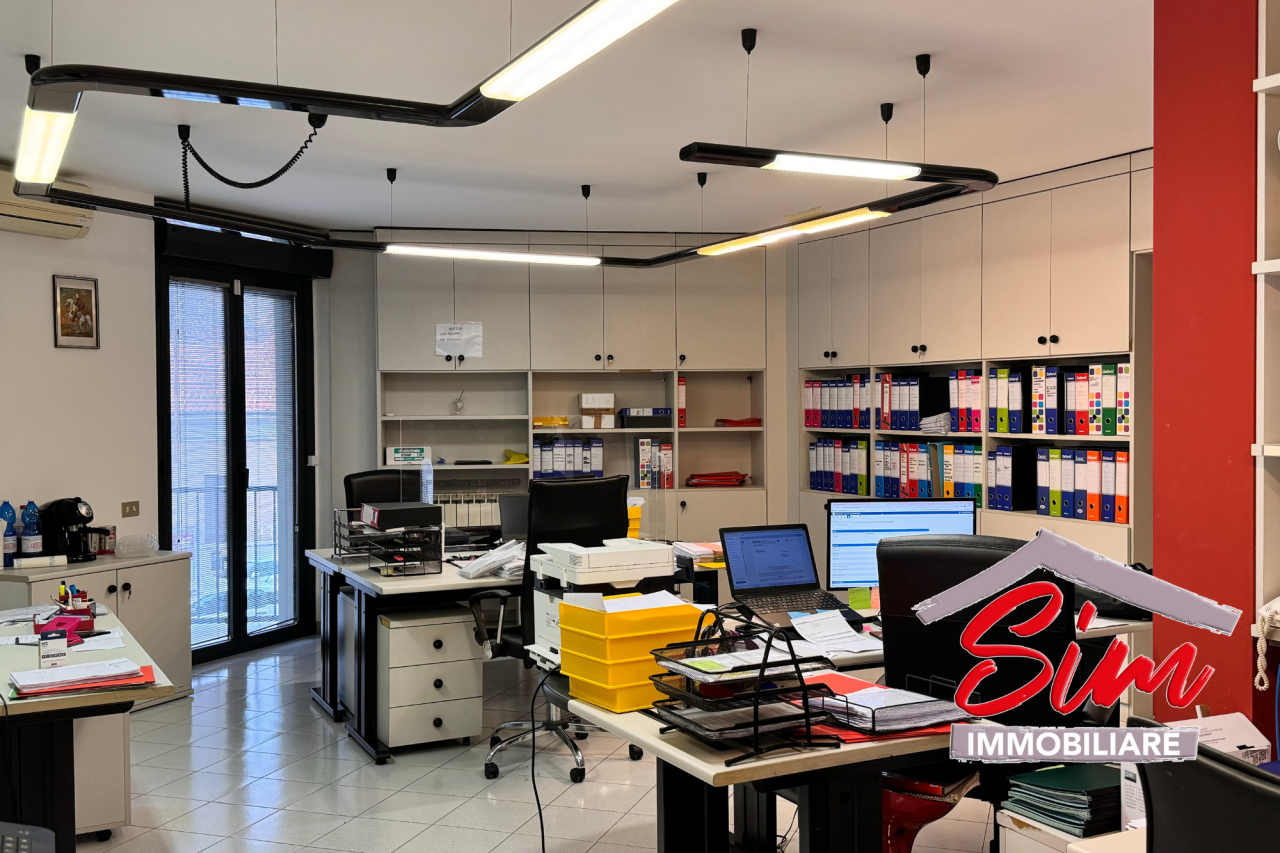 Ufficio / Studio in Affitto - 6+6 a Novara