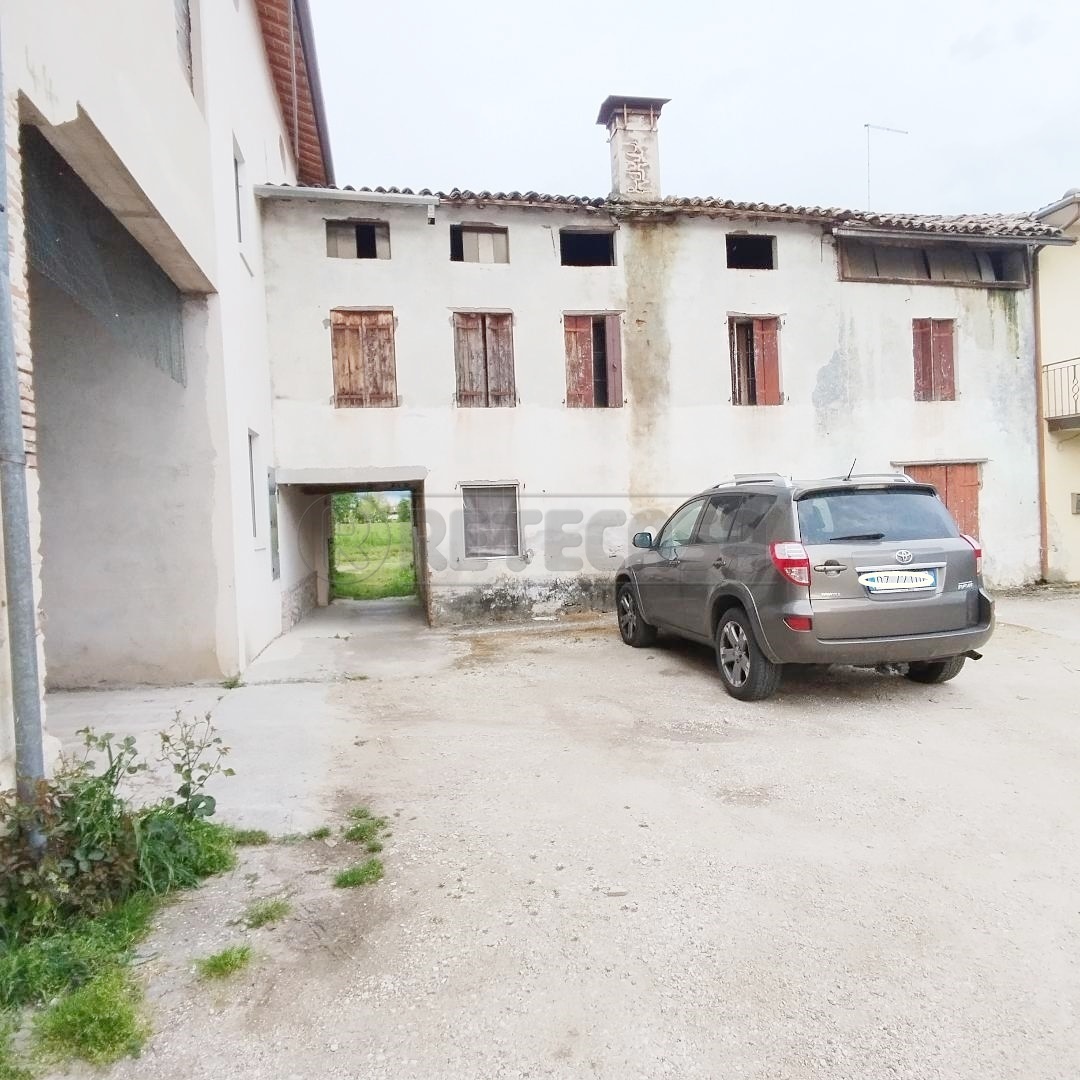 Rustico / Casale in vendita a Schiavon, 9 locali, prezzo € 32.000 | PortaleAgenzieImmobiliari.it