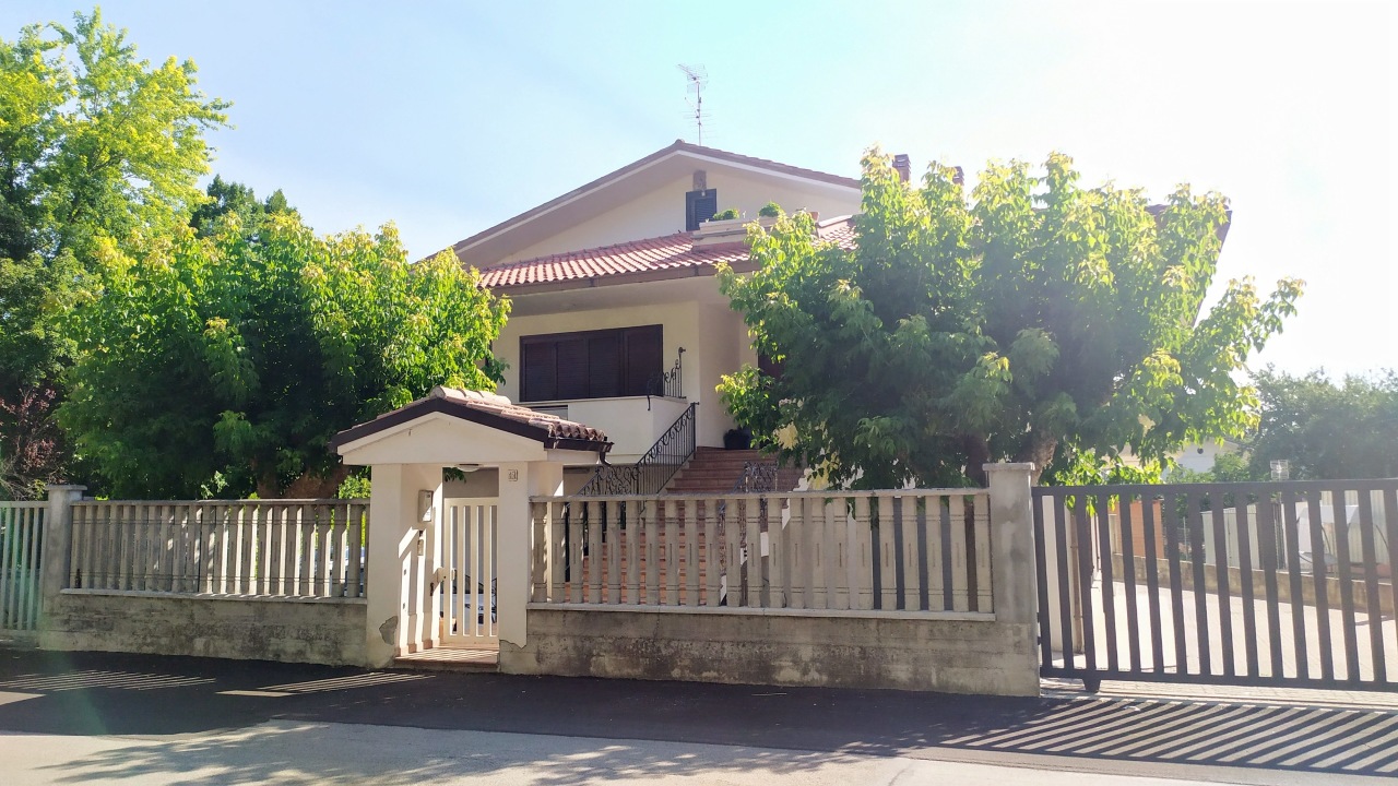 Appartamento in vendita a Alanno, 4 locali, prezzo € 82.000 | PortaleAgenzieImmobiliari.it