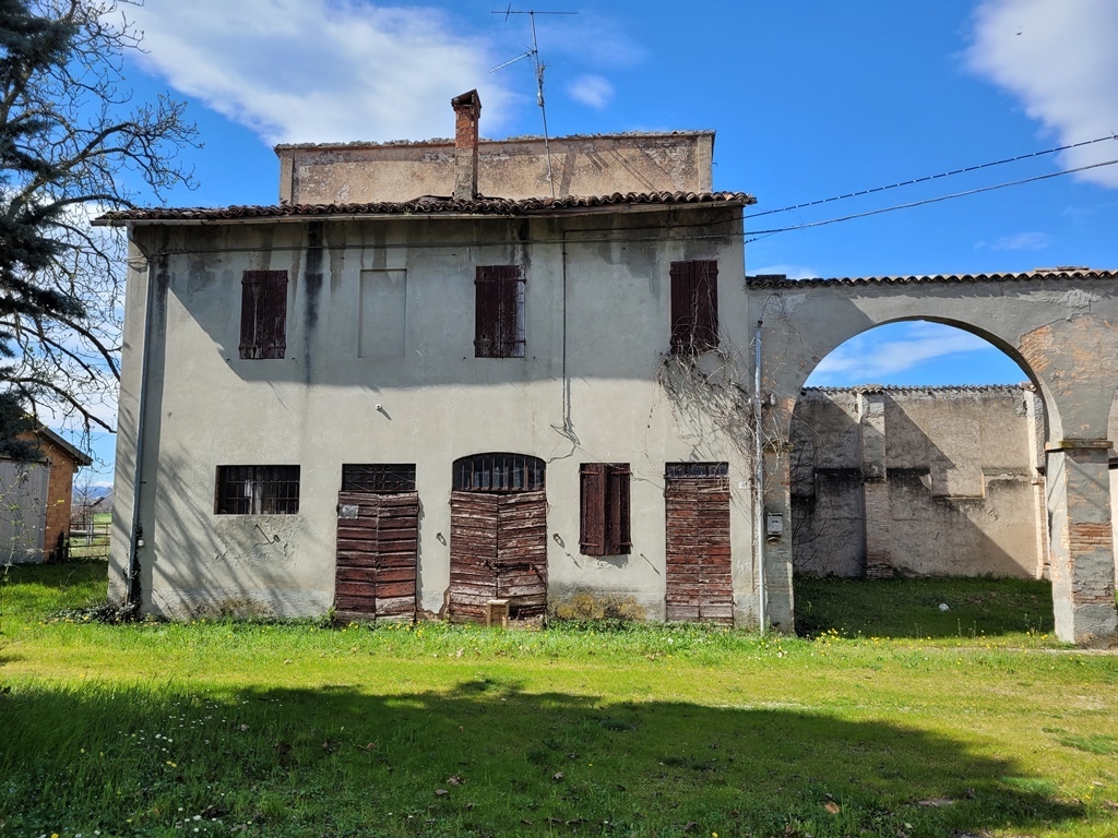 Rustico / Casale in vendita a Montechiarugolo