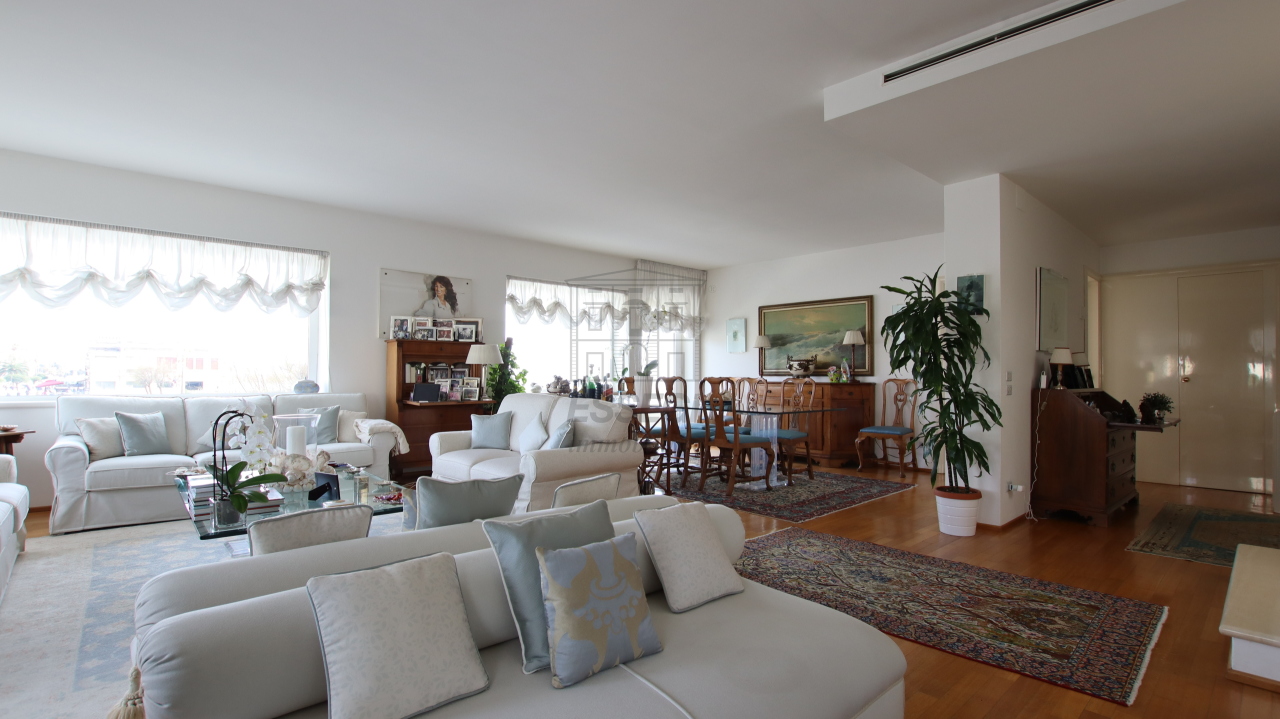 Appartamento in vendita a Viareggio, 10 locali, prezzo € 3.250.000 | PortaleAgenzieImmobiliari.it