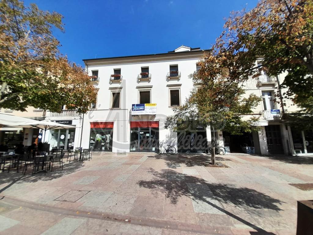Palazzo / Stabile in affitto a Rovigo, 6 locali, Trattative riservate | PortaleAgenzieImmobiliari.it