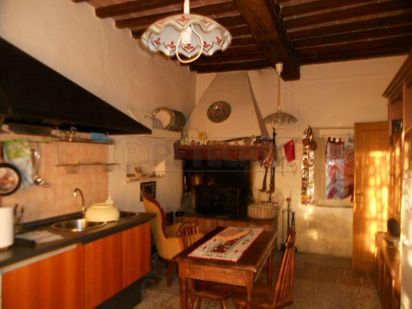 Rustico / Casale in vendita a Monticiano, 5 locali, prezzo € 185.000 | CambioCasa.it