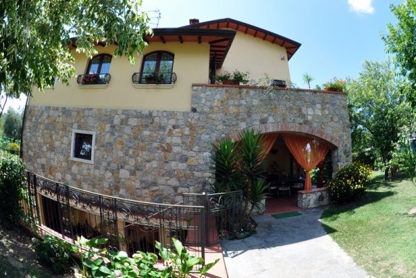 Villa in vendita a Ortonovo, 12 locali, Trattative riservate | PortaleAgenzieImmobiliari.it