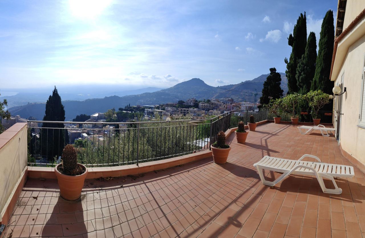 Villa in vendita a Taormina, 12 locali, prezzo € 1.350.000 | PortaleAgenzieImmobiliari.it