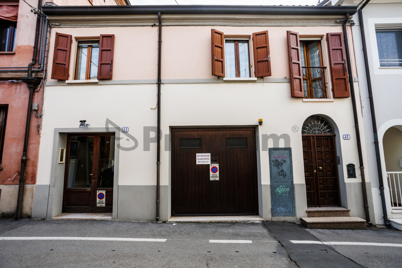 Soluzione Indipendente in vendita a Cesena, 7 locali, prezzo € 299.000 | PortaleAgenzieImmobiliari.it