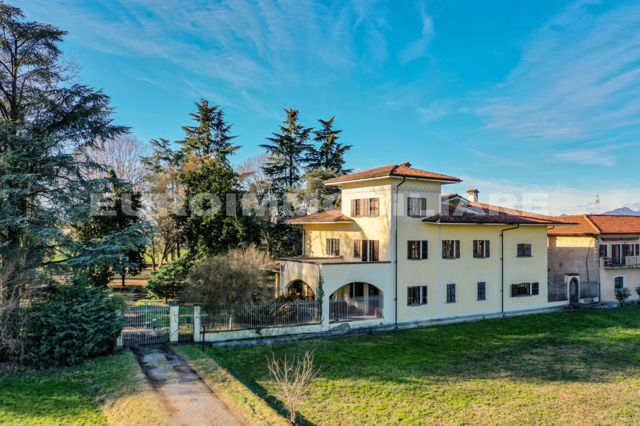 Villa in vendita a Chiari, 10 locali, prezzo € 770.000 | CambioCasa.it