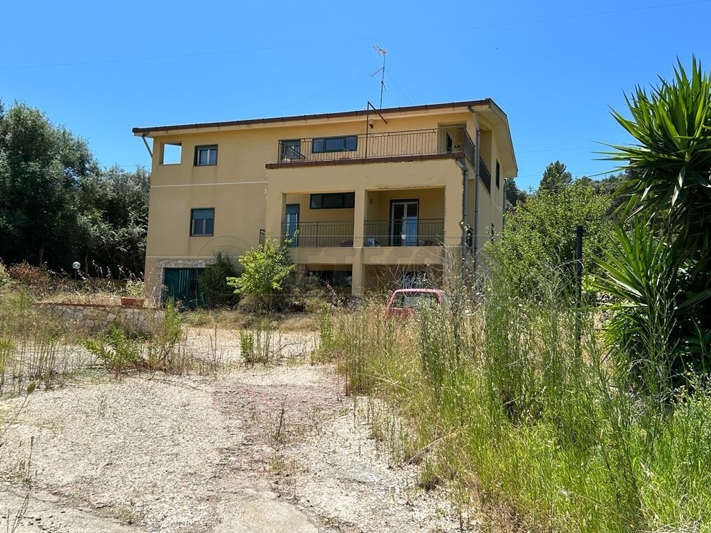 Villa in vendita a Caltanissetta, 17 locali, prezzo € 230.000 | PortaleAgenzieImmobiliari.it