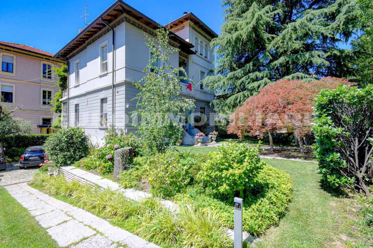 Villa in vendita a Brescia, 8 locali, prezzo € 1.470.000 | CambioCasa.it