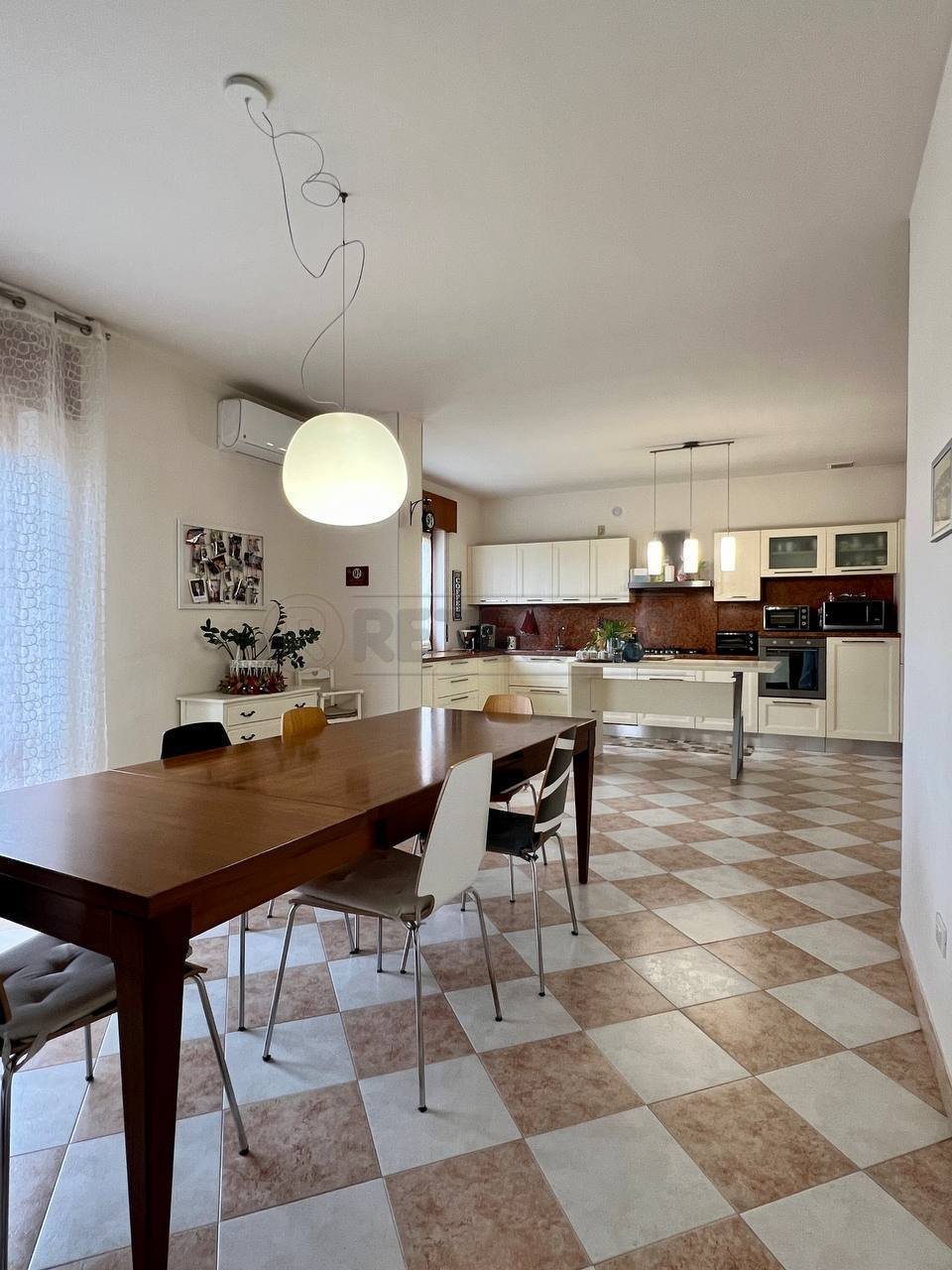 Appartamento in vendita a Lonigo, 13 locali, prezzo € 225.000 | PortaleAgenzieImmobiliari.it