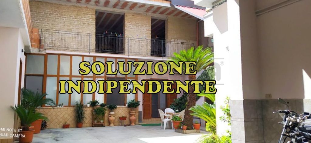 Soluzione Indipendente in vendita a Marcianise, 10 locali, prezzo € 280.000 | PortaleAgenzieImmobiliari.it