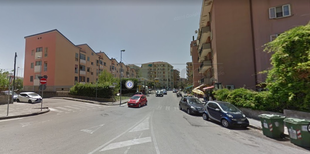 Negozio / Locale in Affitto - 6+6 a Salerno