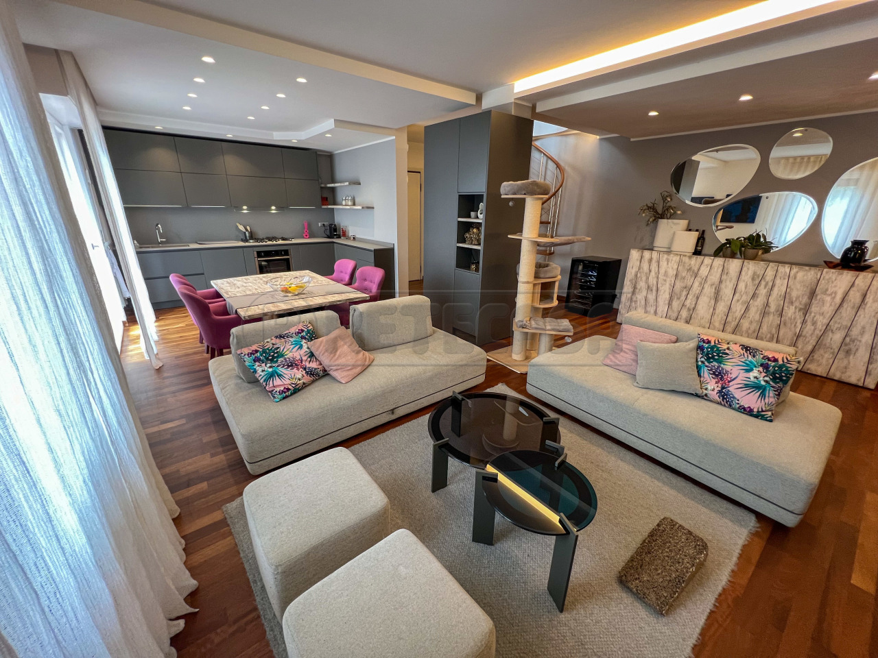 Appartamento in vendita a Udine, 8 locali, prezzo € 298.000 | PortaleAgenzieImmobiliari.it