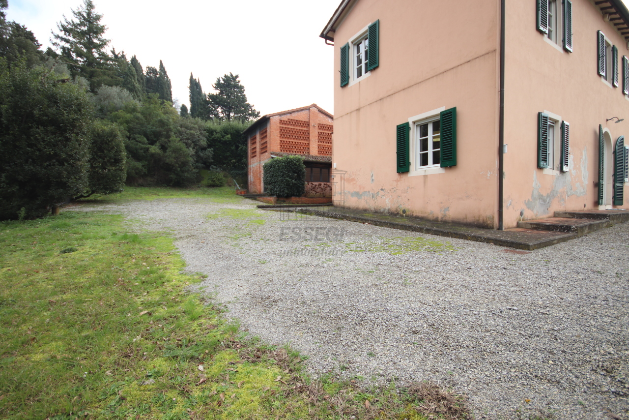 Rustico / Casale in vendita a Capannori, 10 locali, prezzo € 590.000 | PortaleAgenzieImmobiliari.it