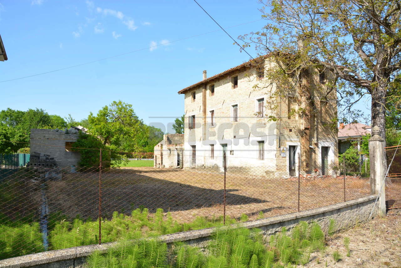 Rustico / Casale in vendita a Rivignano Teor, 5 locali, prezzo € 69.000 | PortaleAgenzieImmobiliari.it
